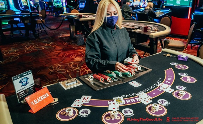 8XBET Casino